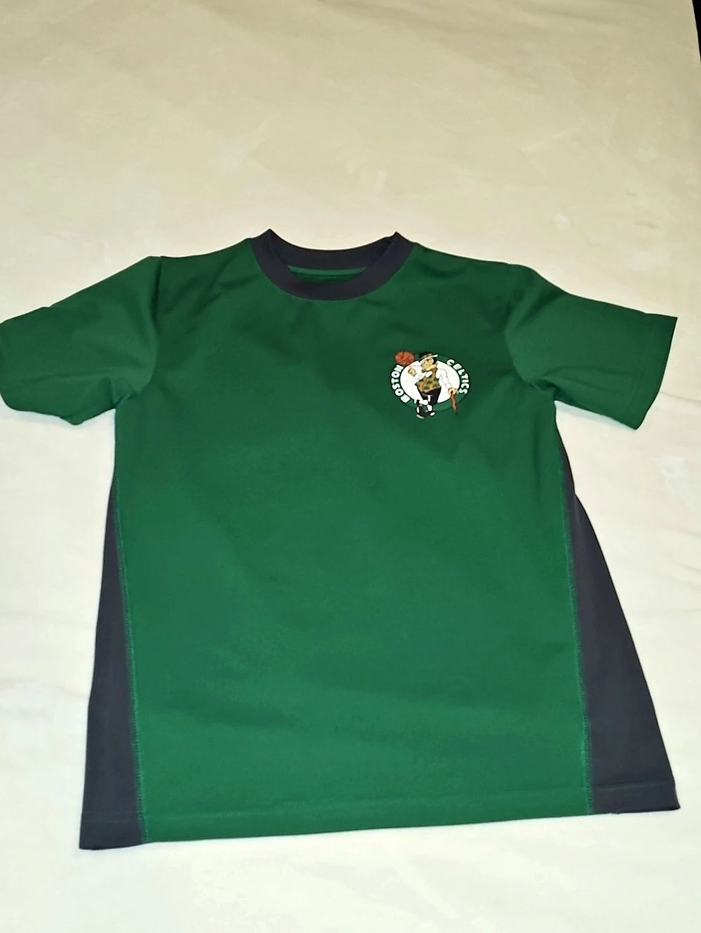 NBA Celtics Green Jersey Shirt Size Boys Large 10-12 Like New